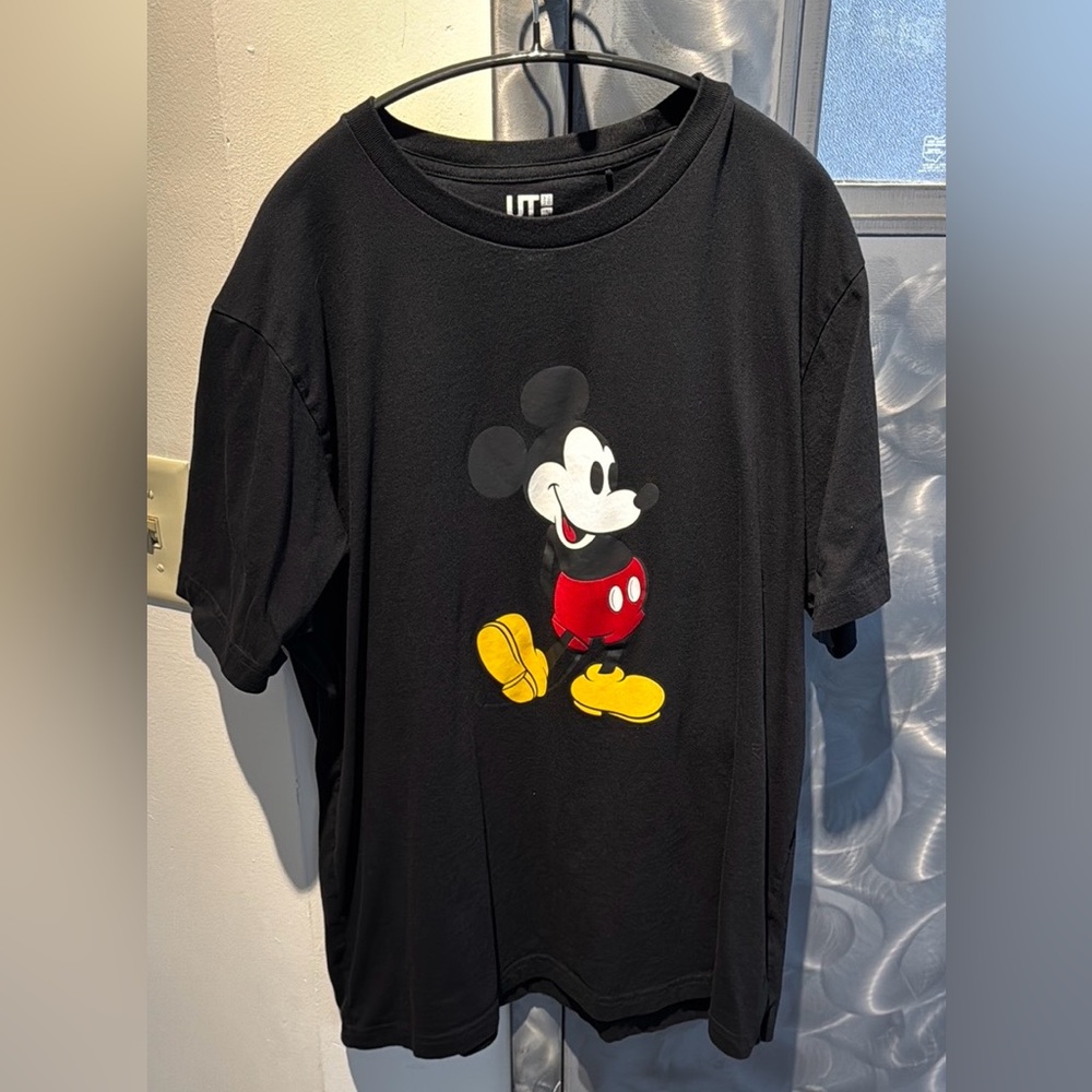Disney Uniqlo  Mickey Mouse t shirt black size xl
